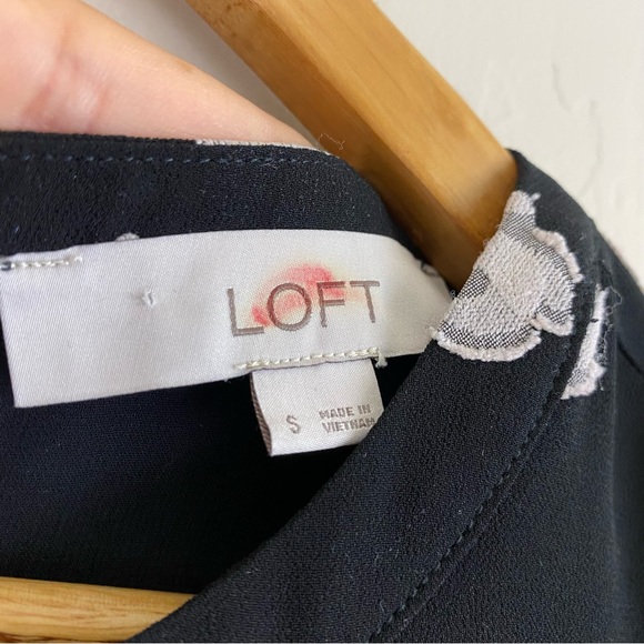 Loft Size Small Black Sheer Chiffon Grey Floral Full Sleeve Ruffle Hem Blouse - Picture 7 of 7